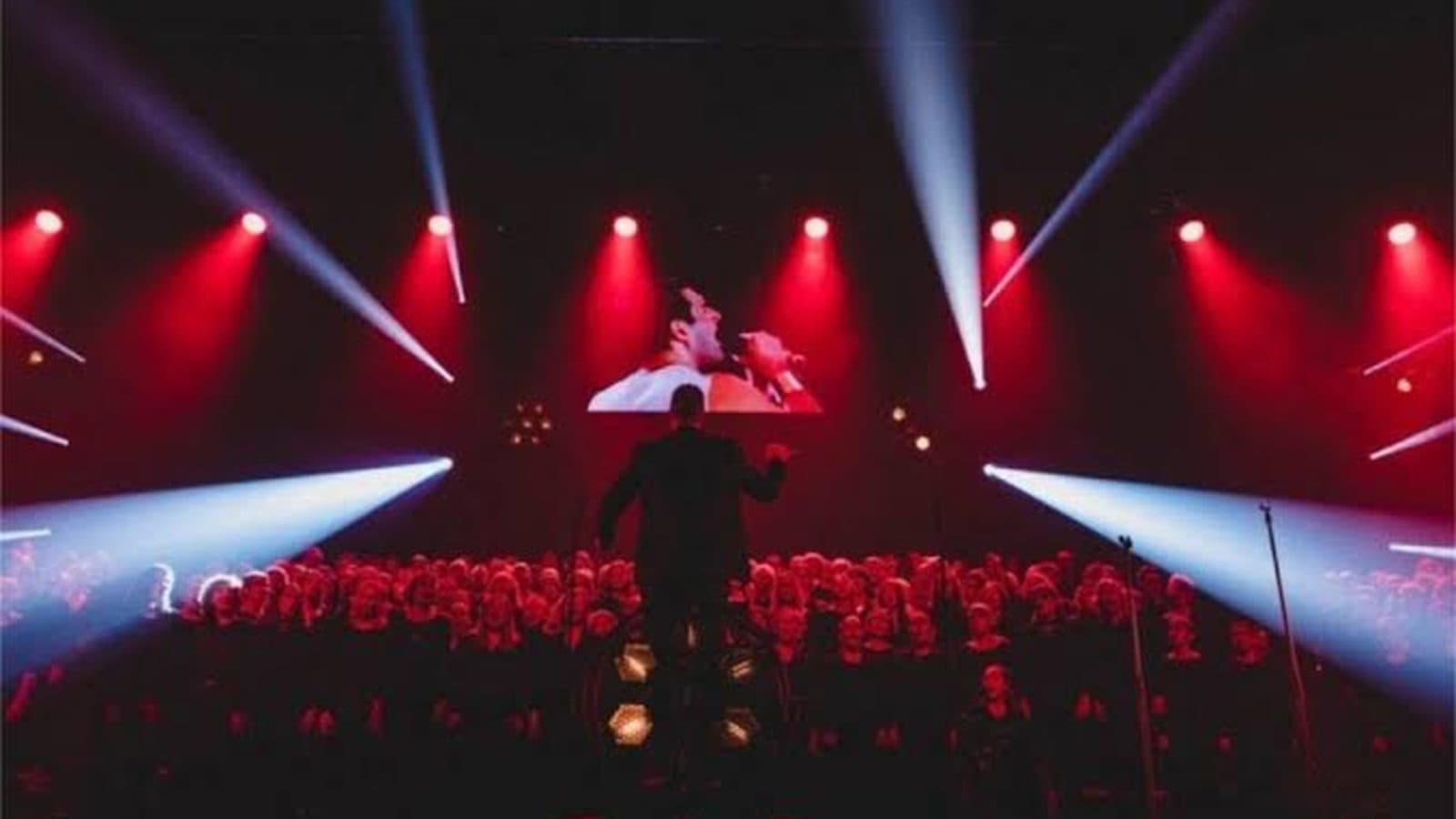 La scène du Zénith d'Amiens éclairée pendant un spectacle.